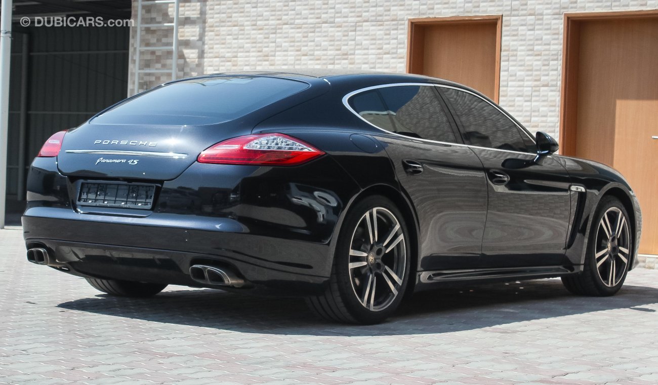 Porsche Panamera 4S