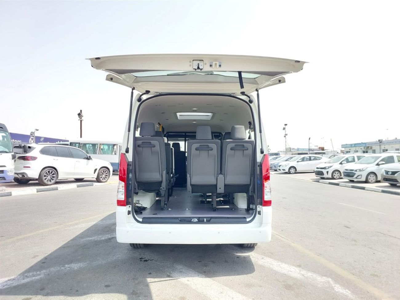 تويوتا هاياس (RAMADAN OFFER) TOYOTA HIACE COMMUTER VAN RHD 2019 MODEL 2.8 L DIESEL AUTOMATIC(PM10875)