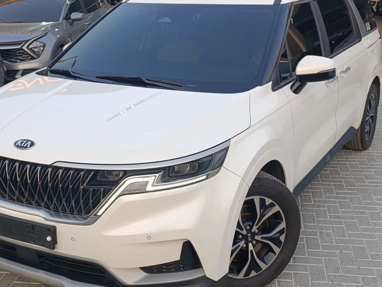 Kia Carnival STD (NON GCC)