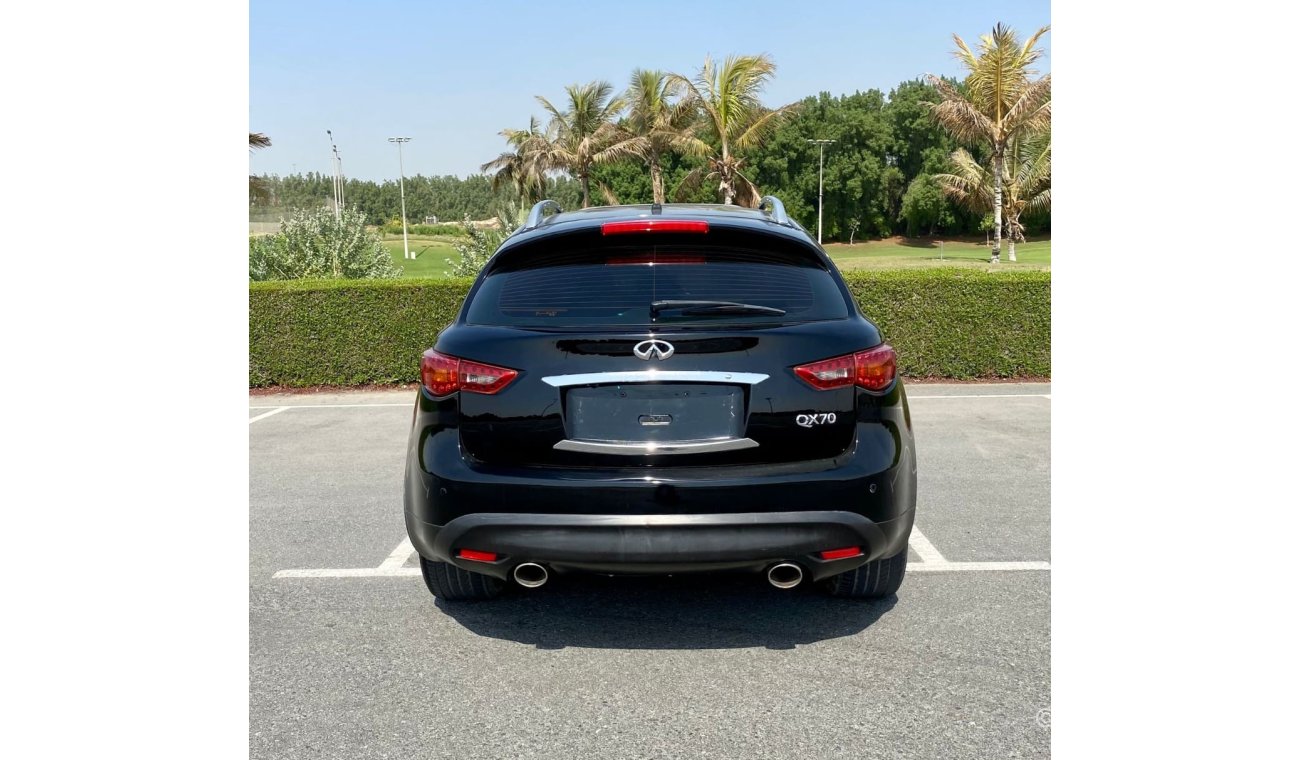 Infiniti QX70 Excellence Good condition car GCC