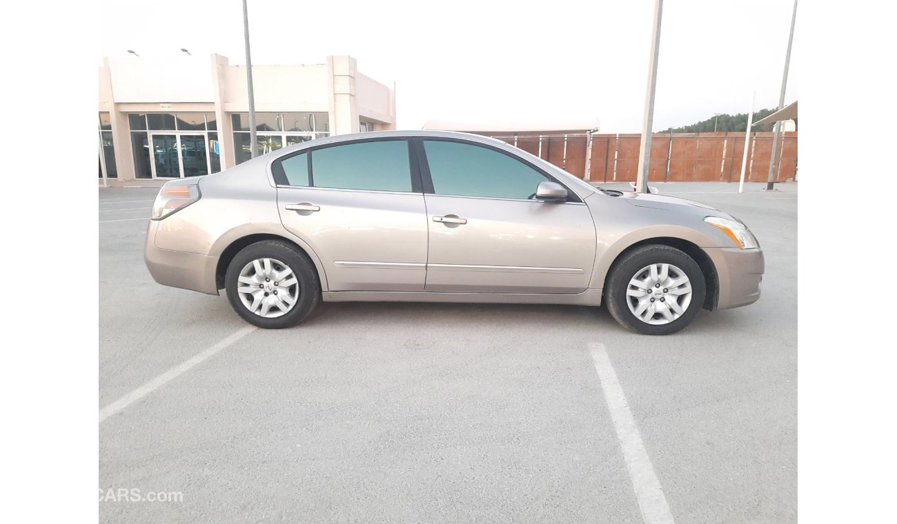 Nissan Altima Nissan Altima 2012 gcc very celen car for sale