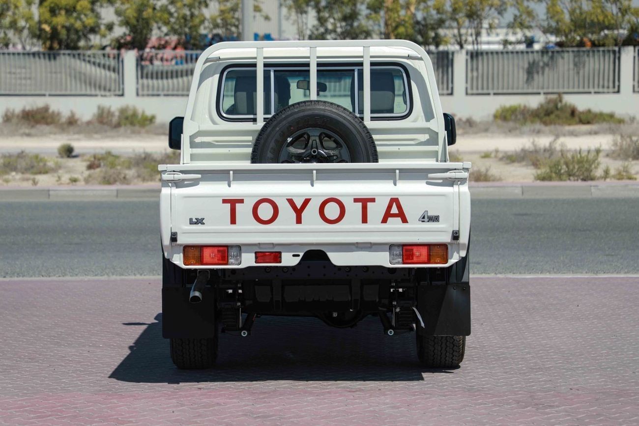 تويوتا لاند كروزر بيك آب LC79 Double Cab 2.8L - White Inside Beige | Export Only