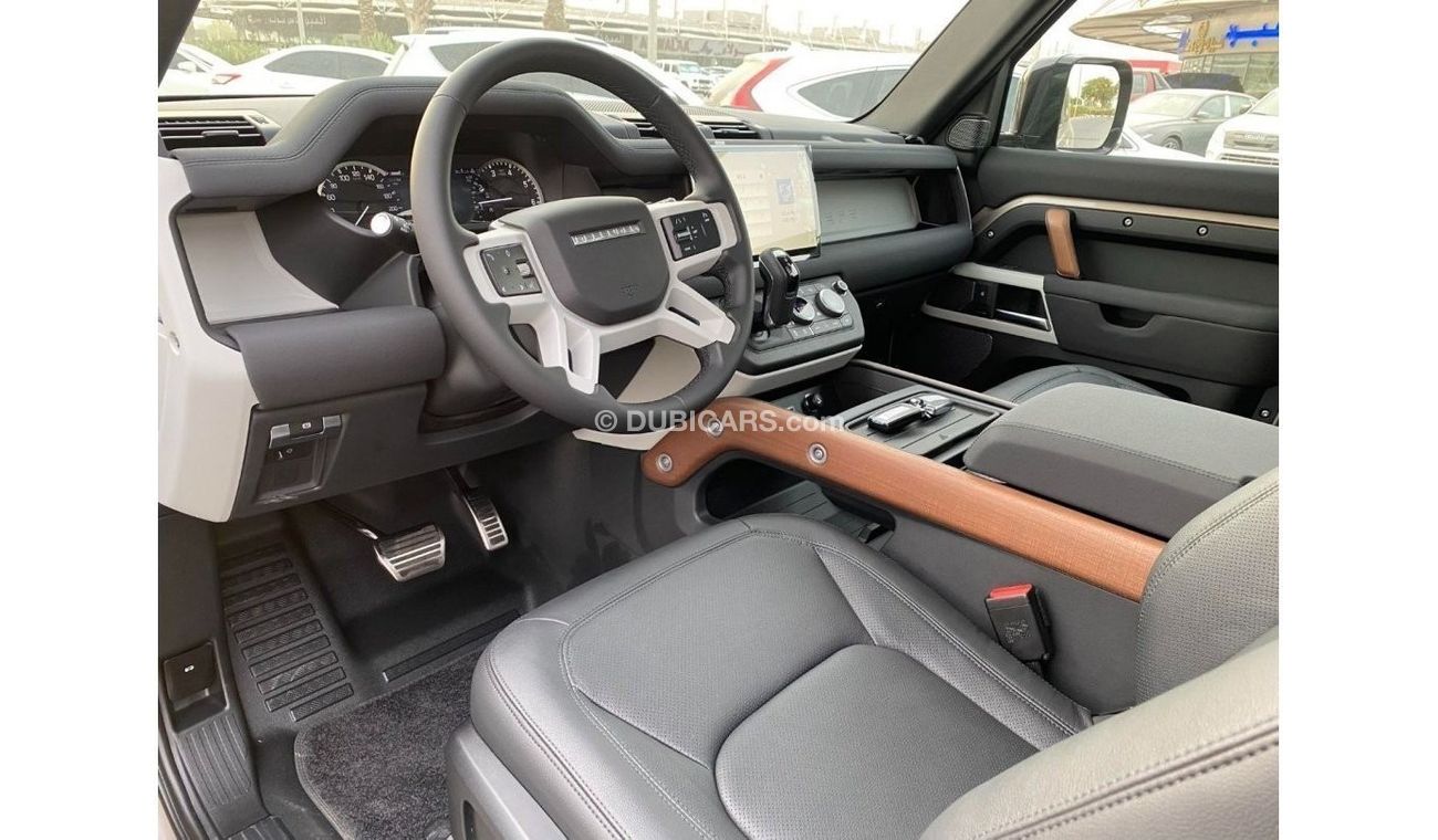 Land Rover Defender GCC SPE C UNDER WARRANTY AND SERVICE