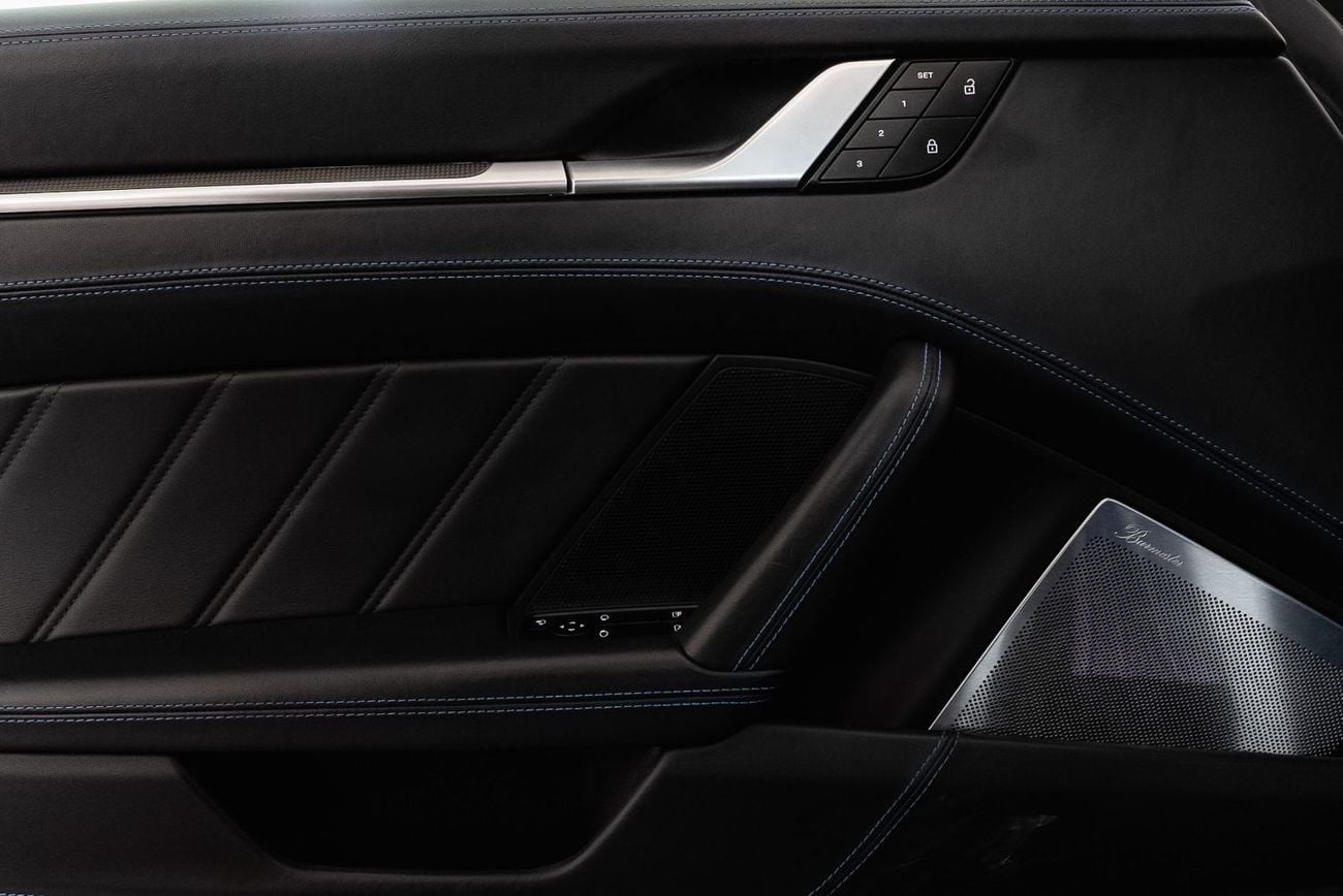 Porsche 911 STD Turbo S 3.8L (640 HP) Coupe
