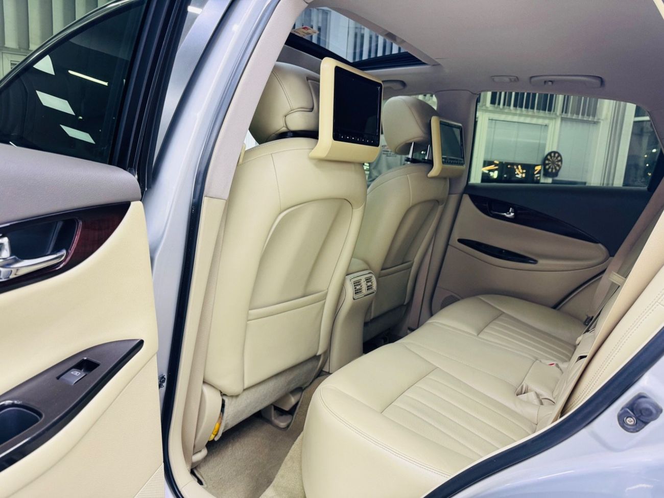 إنفينيتي QX50 Luxury 3.7L 4WD