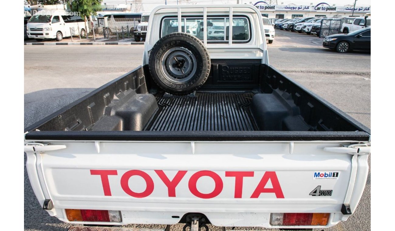 Toyota Land Cruiser Pick Up 4.0L Petrol with Bench Seat, Bedliner, USB and AUX