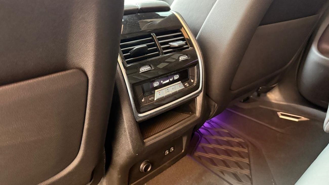 BMW X7 M60i XDRIVE xDriveM60i (6 Seats) XDriveM60i 4.4 L