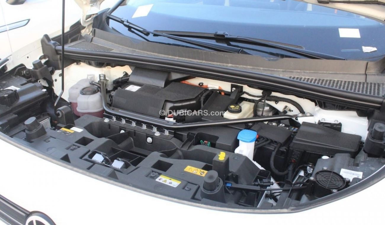Volkswagen ID.6 CROZZ LITE PRO 2022 model with fixed sunroof 6seater ONLY FOR EXPORT OUTSIDE GCC