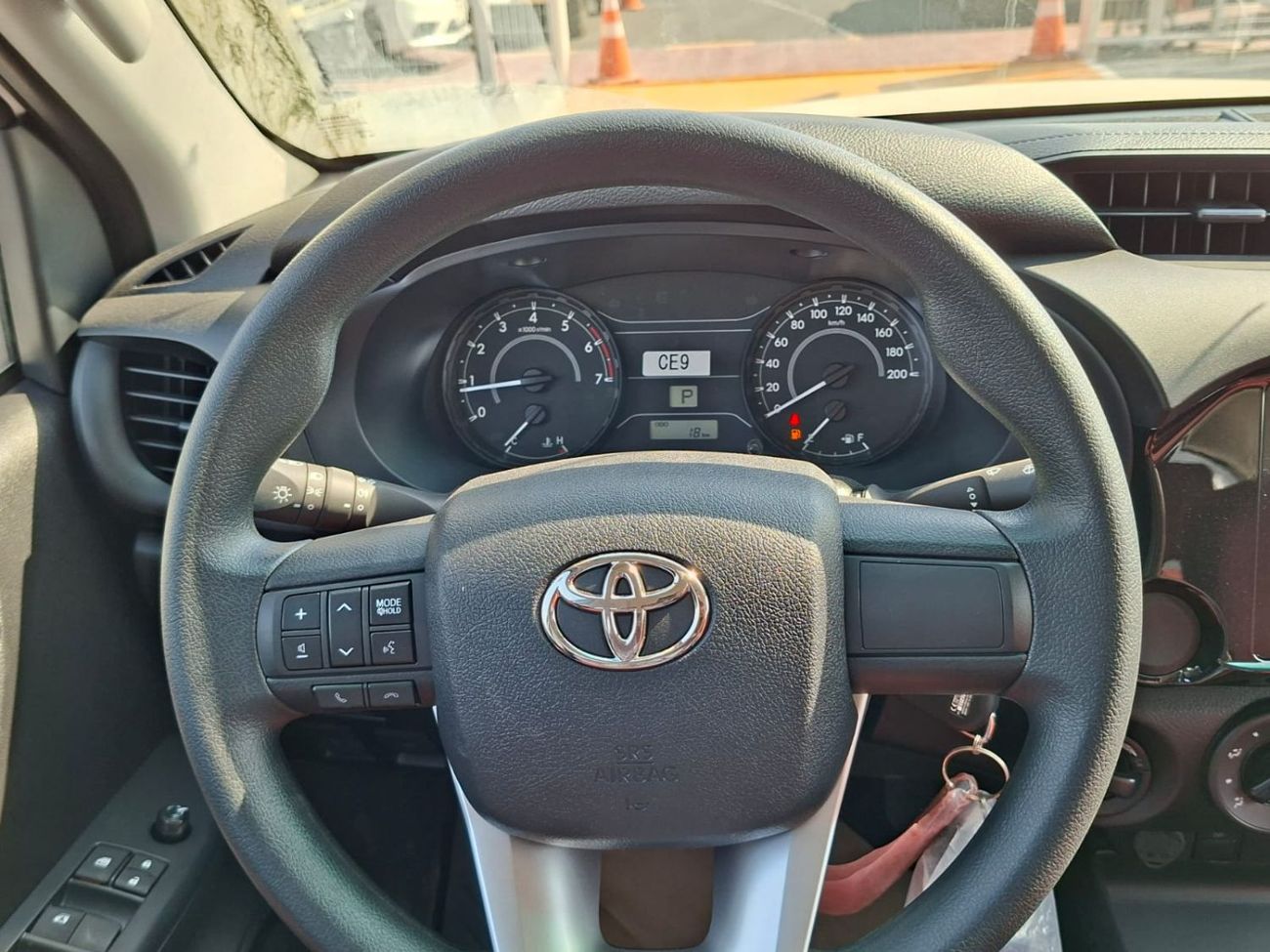 Toyota Hilux Toyota Hilux DLX 2.7L AT PETROL 4X4 DOUBLE CABIN