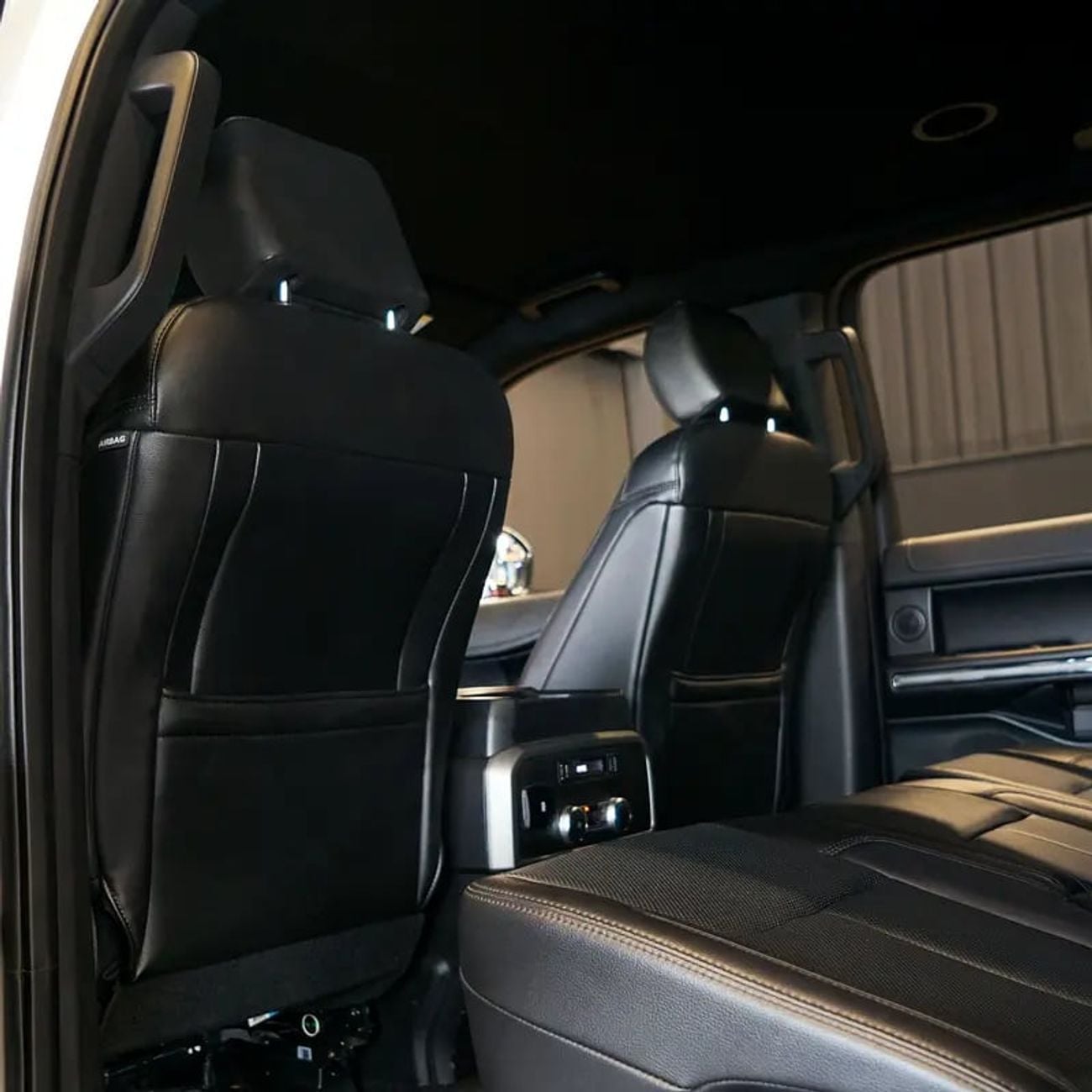 Ford Expedition XLT 3.5L (380 HP) FWD 1,865 pm • 0% Downpayment • XLT • 1 Year Silver Warranty