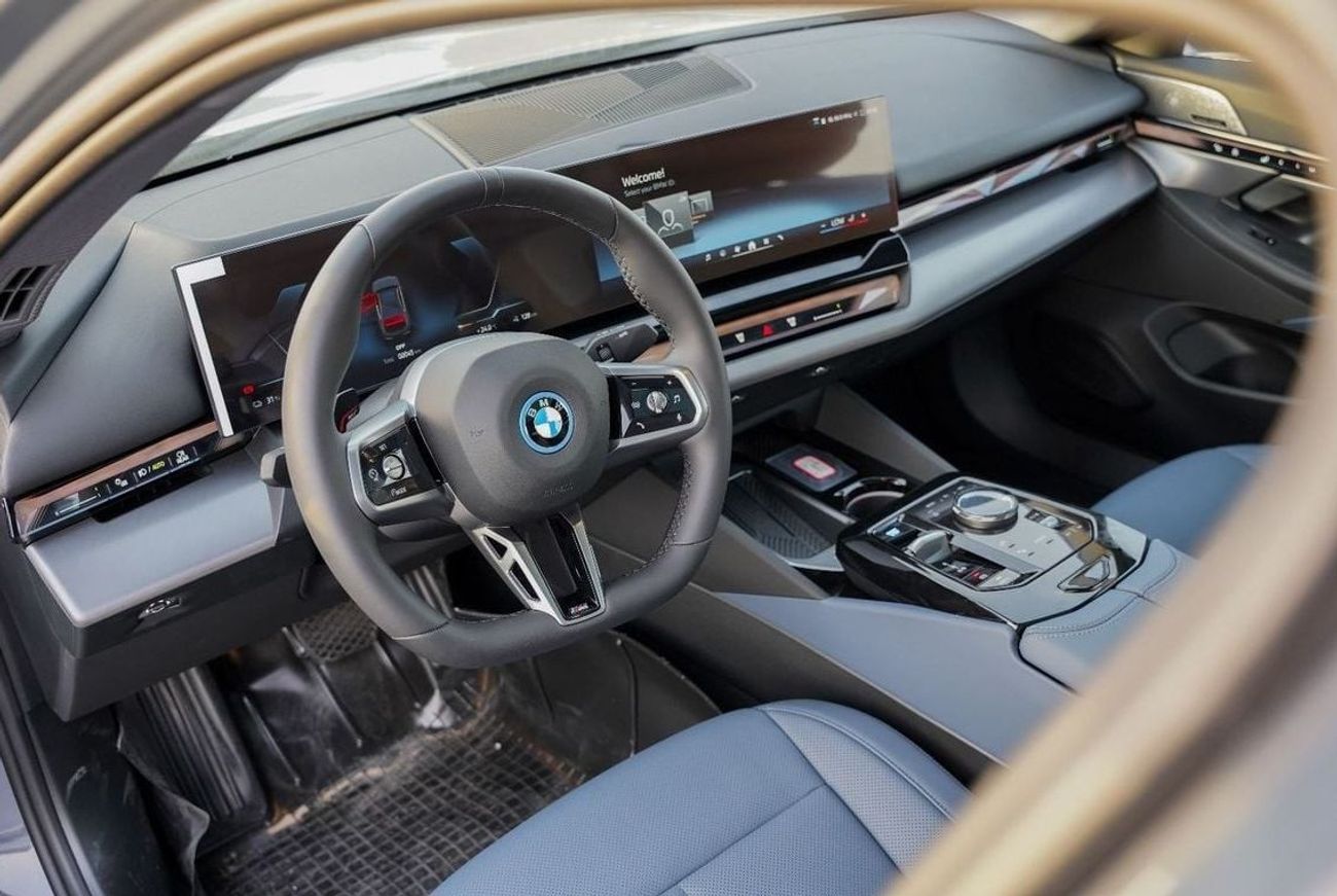 بي أم دبليو i5 2024 BMW i5 e-Drive 35L Exclusive M Sport RWD 0Km