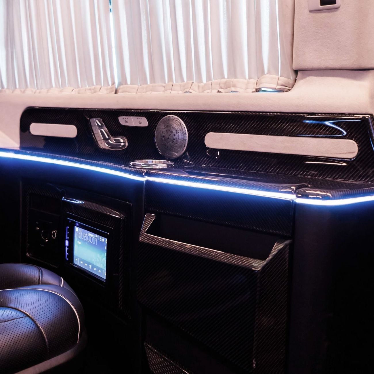 Mercedes Benz V 250 AED 2,682 P.M • 0% Downpayment • Mercedes-Benz V 250d Exclusive • 1 Year Warranty