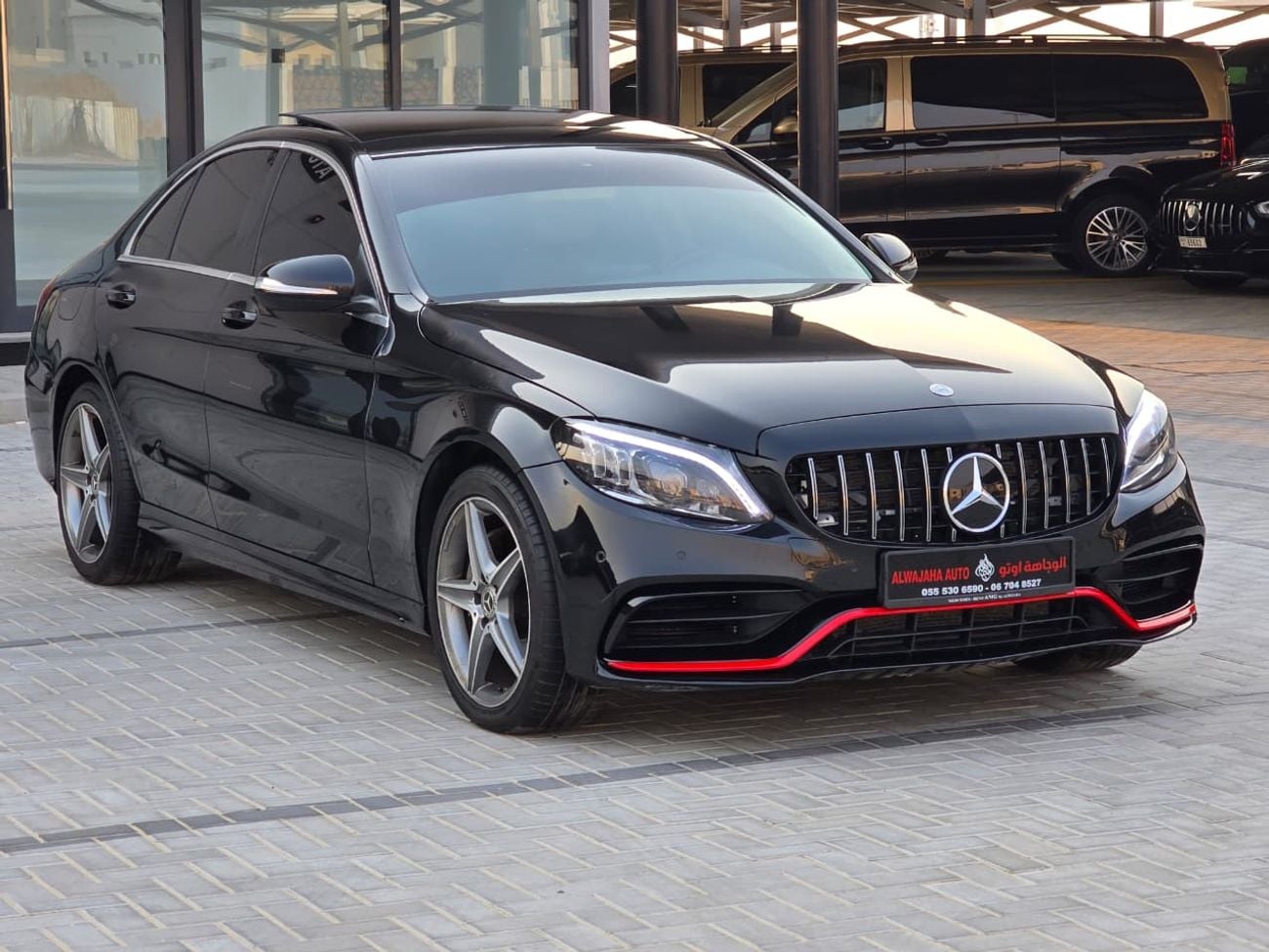 مرسيدس بنز C 200 كوبيه مرسيدس 2015  الممشى: 159,000 كم  بحالة جيدة وجاهزة للاستخدام  السعر: 43,000 درهم إماراتي للتواصل وال