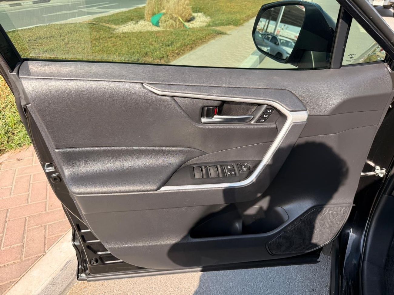 Toyota RAV4 XLE premium 2.5L Full option