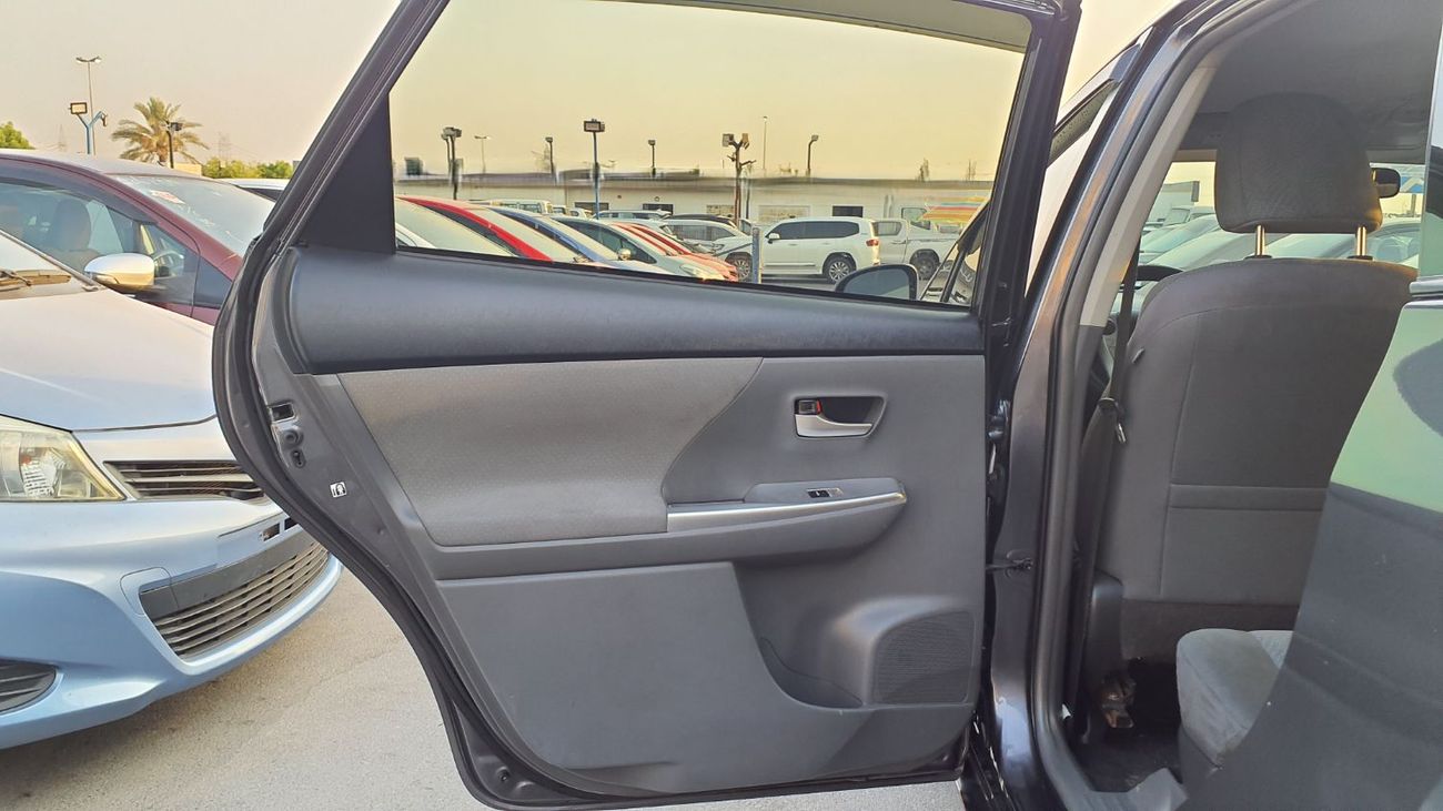 Toyota Prius+ Toyota Prius 2014 – Hybrid Efficiency | Grey