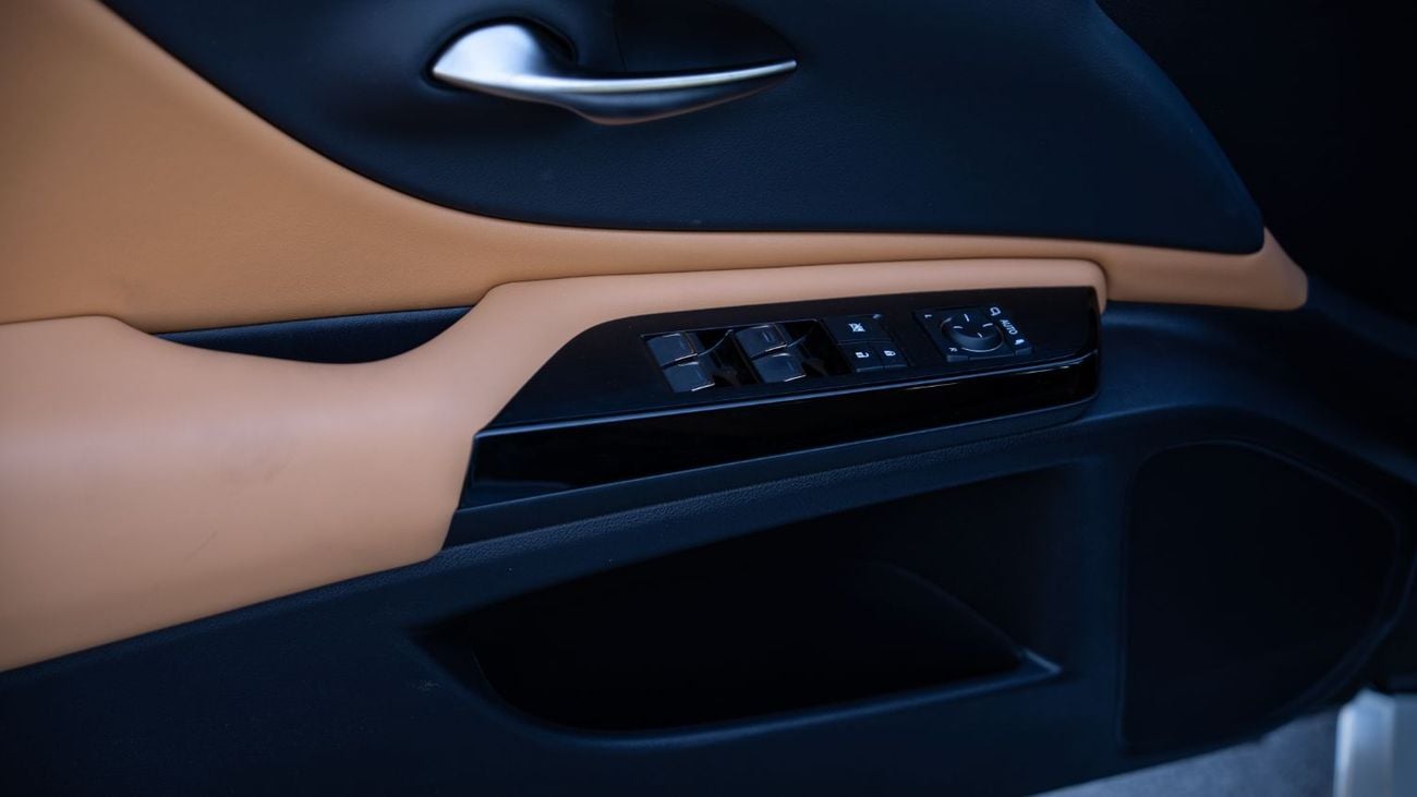 لكزس ES 350 Prime 2.5L - Sonic Quartz Inside Hazel | Export Only