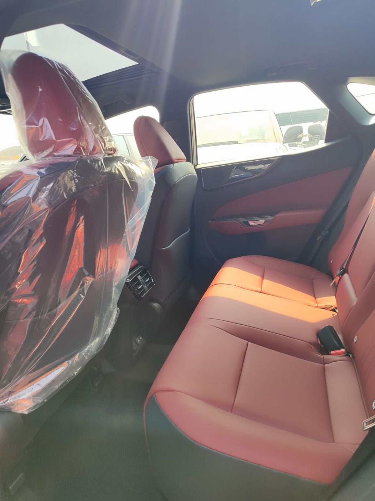 لكزس NX350 بريمير لكزس NX 350 بنزين 2.4 أوتوماتيك مع فتحة سقف | رادار | نظام مراقبة النقطة العمياء | صندوق خلفي كهربائ
