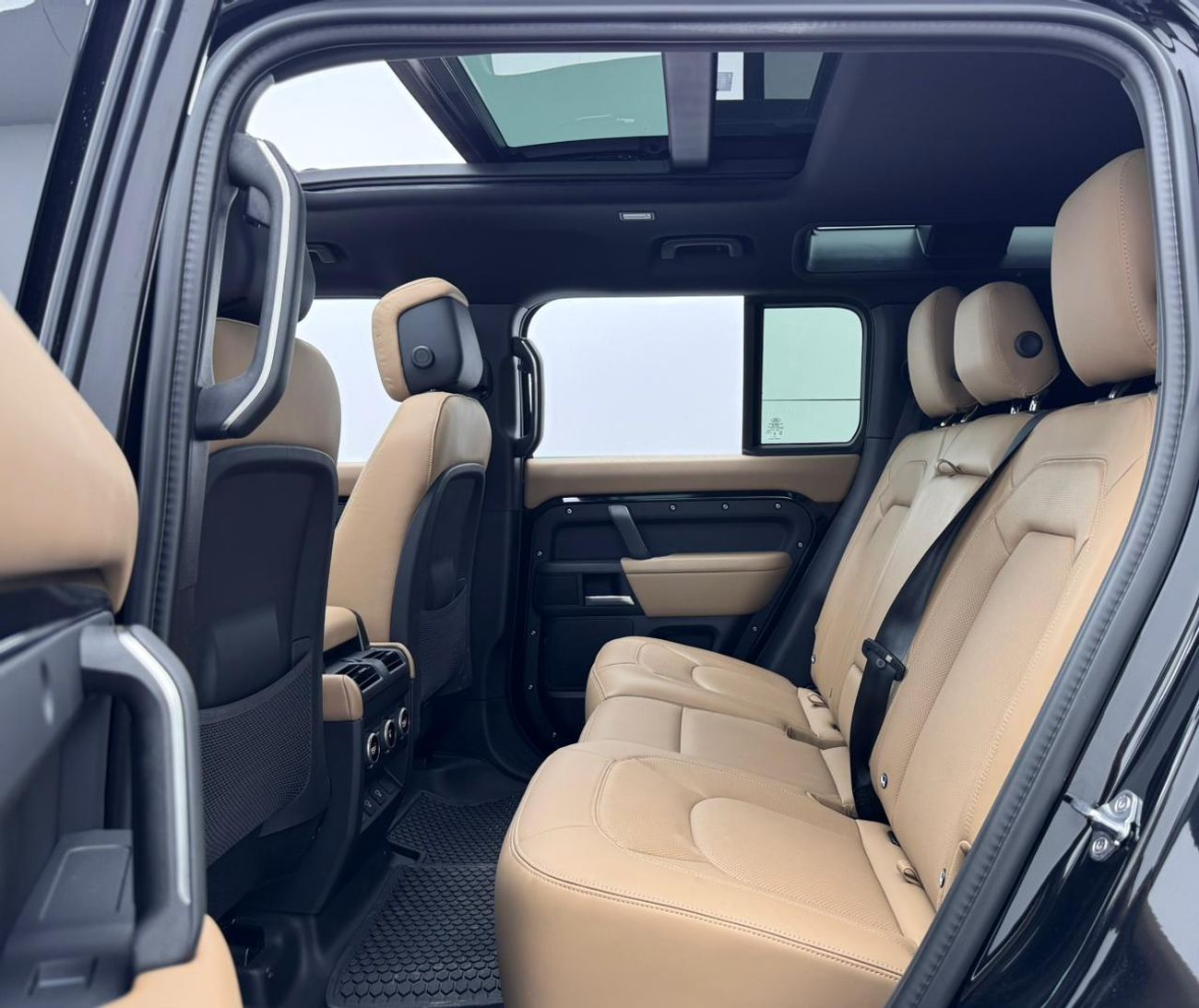 Land Rover Defender P400 110 X-Dynamic HSE 3.0L (5 Seater) 2025 Land Rover Defender P400 HSE 110 X-Dynamic HSE, 2030 Lan