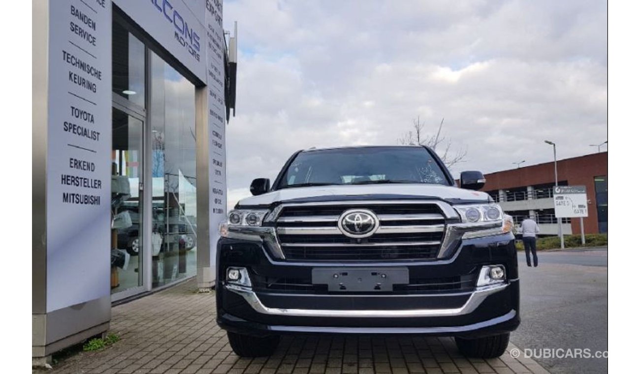 تويوتا لاند كروزر Toyota Land Cruiser 5.7L Petrol AT VX-R TOP