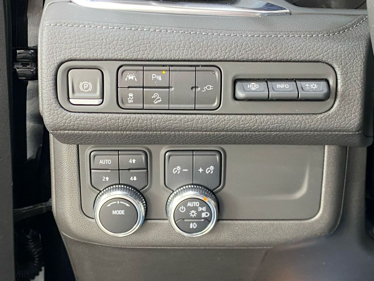 GMC Yukon Denali 6.2L (8 Seater) - 2021