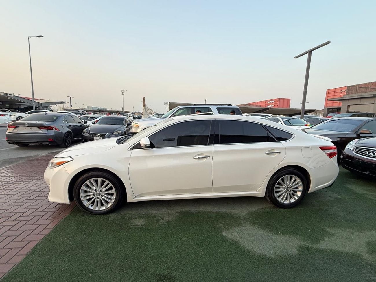 Toyota Avalon LIMITED First Owner Showroom Condition