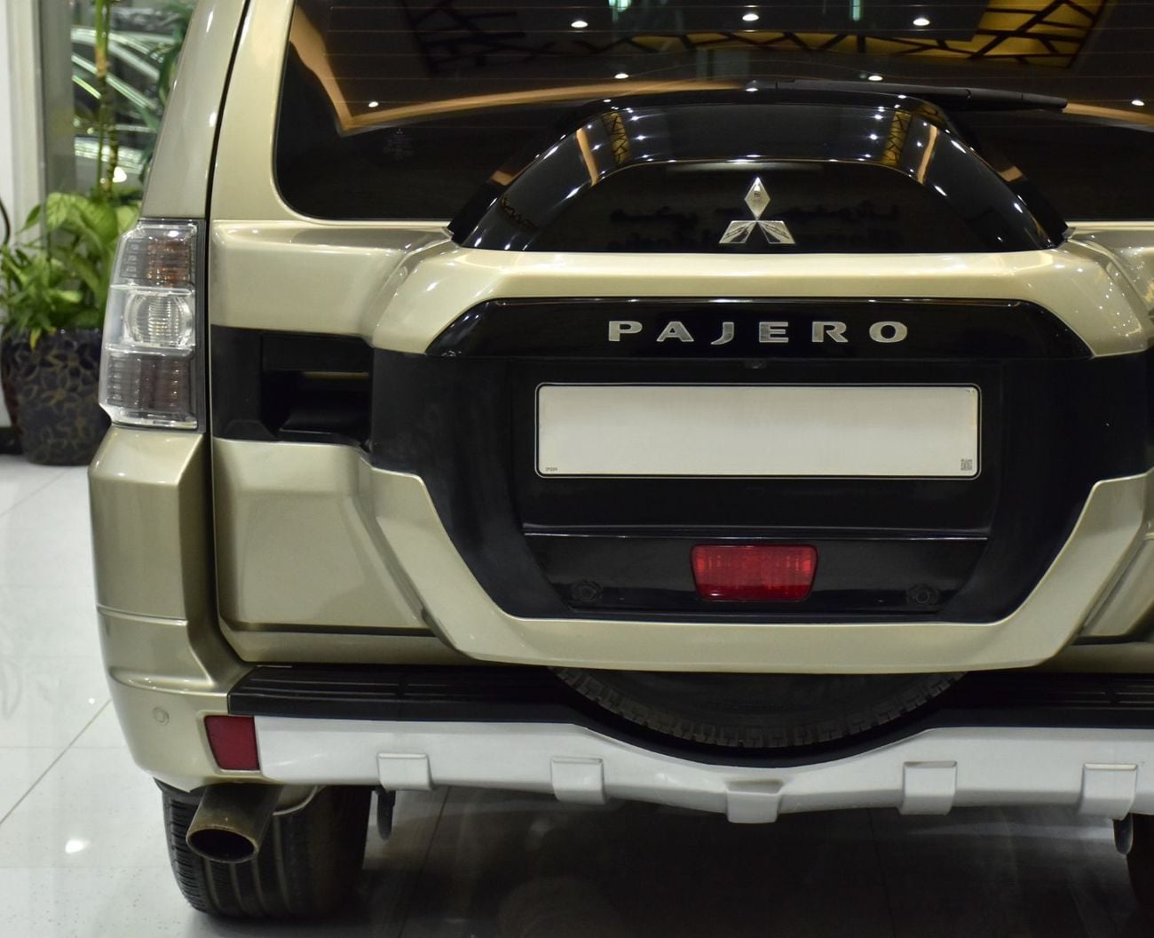ميتسوبيشي باجيرو EXCELLENT DEAL for our Mitsubishi Pajero GLS ( 2017 Model ) in Golden Color GCC Specs