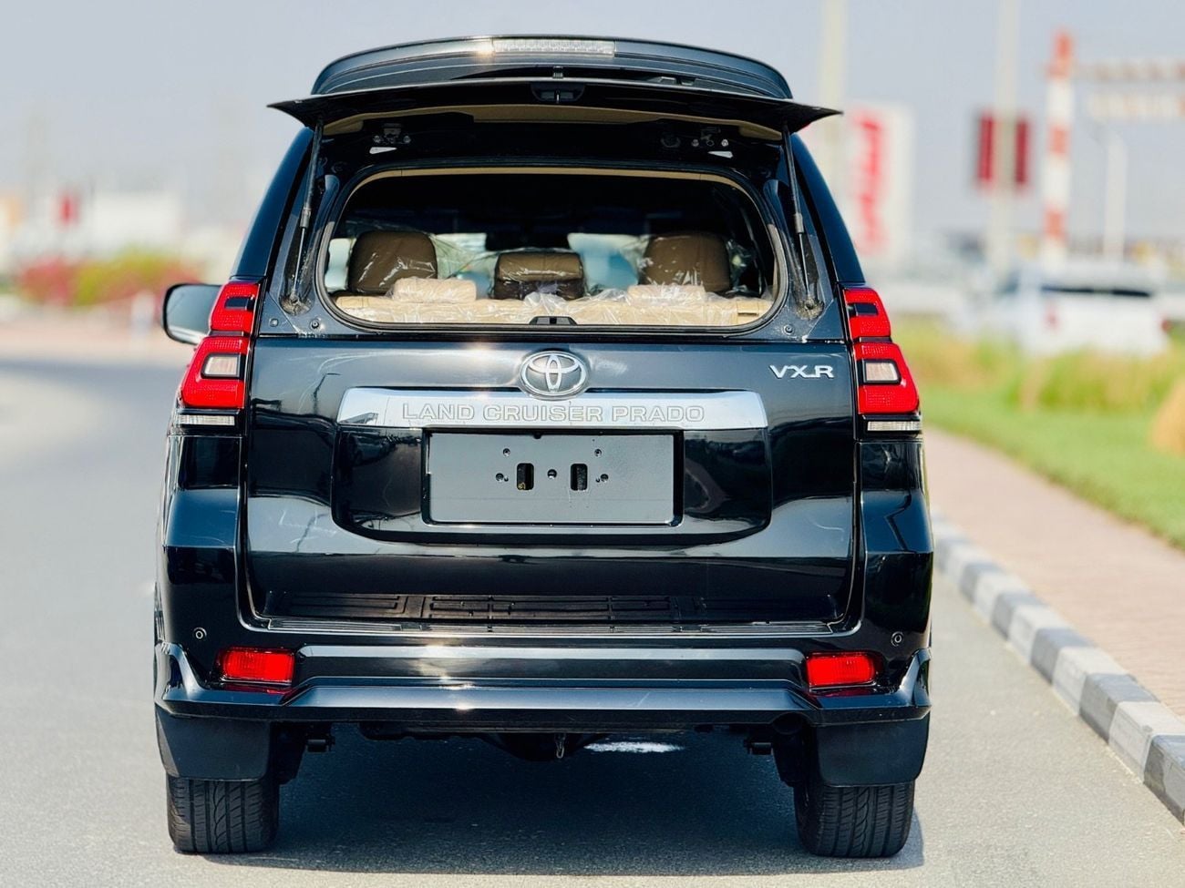 Toyota Prado VXR Toyota Prado Fuel Petrol cylinder 4 black colour outside and beige inside