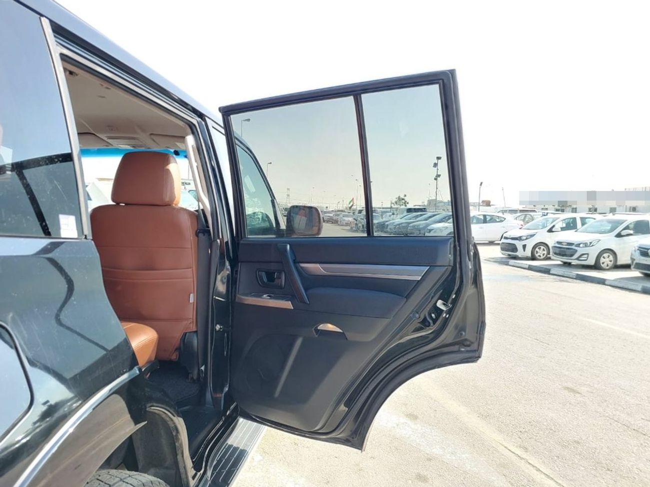ميتسوبيشي باجيرو MITSUBISHI PAJERO SUV RHD 2018 MODEL 3.2 L DIESEL AUTOMATIC(PM01015)