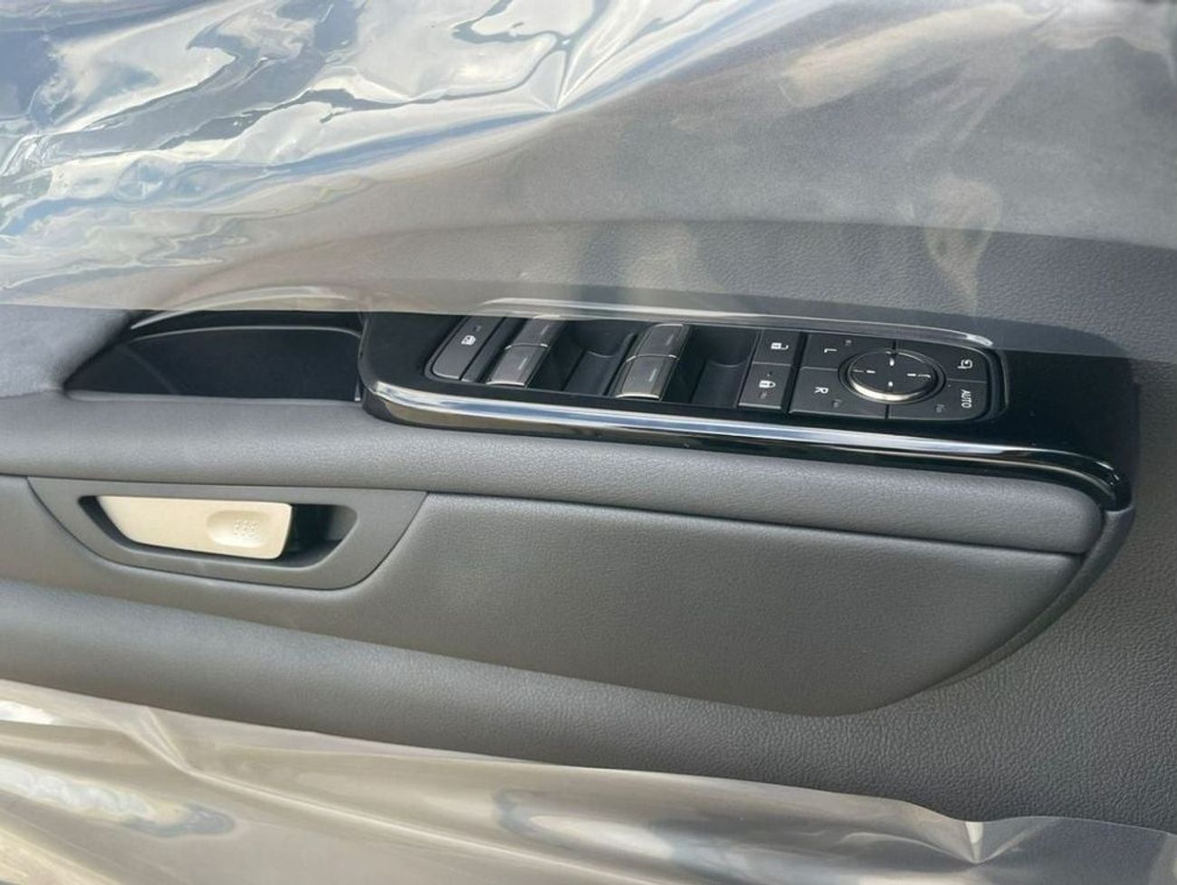 لكزس LM 350h 2.5L Hybrid 4 seater VIP 2024 YM (For export only)