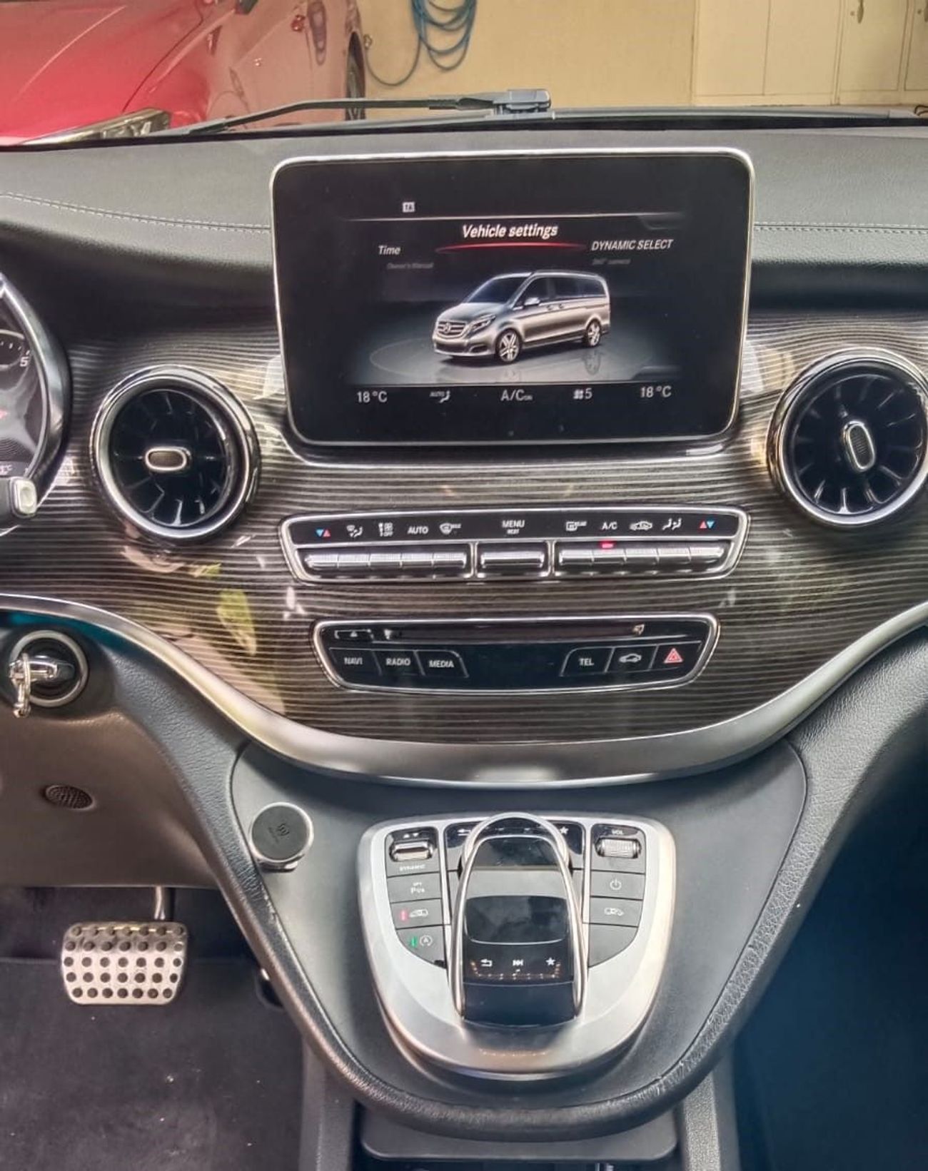 Mercedes-Benz V 250 2.0L PETROL 6 SEATER AUTOMATIC TRANSMISSION