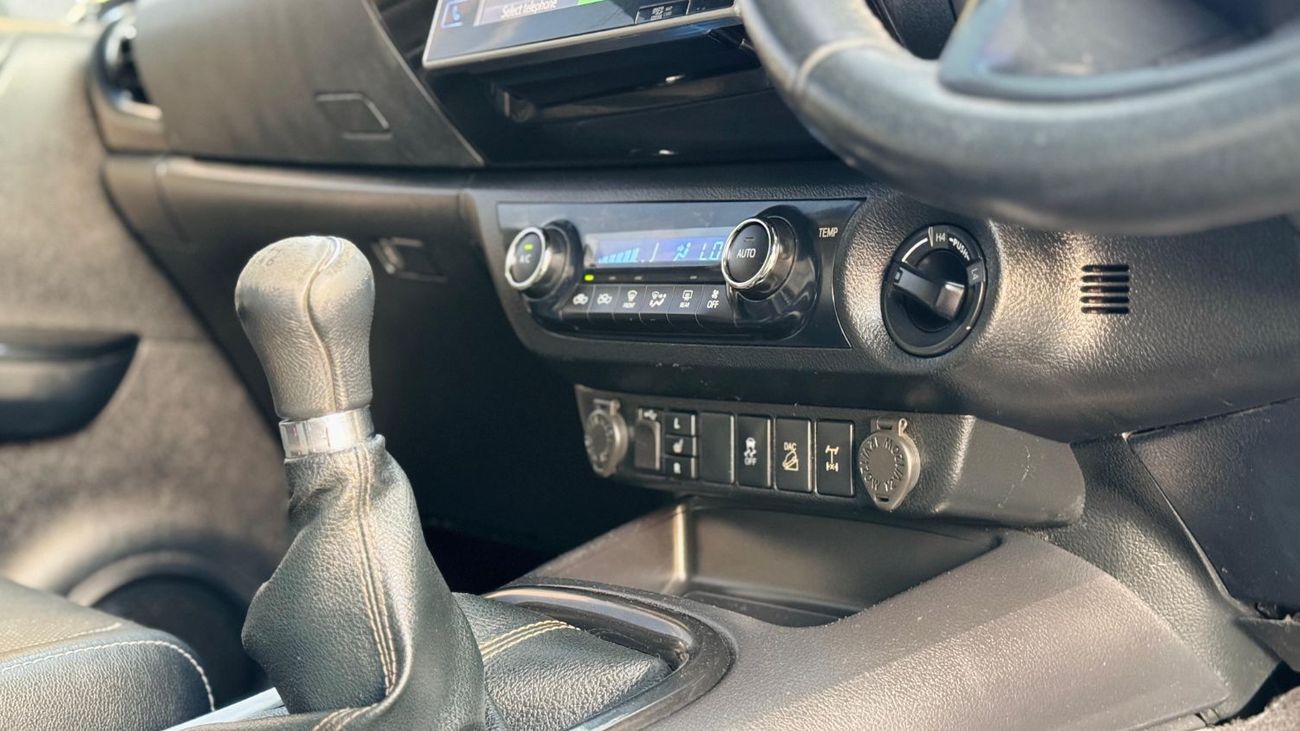 تويوتا هيلوكس OFF-ROAD MODIFIED | SPORTS BAR - ROOF RACK - BULL BAR | MT | 2.8L DIESEL ENGINE | RHD