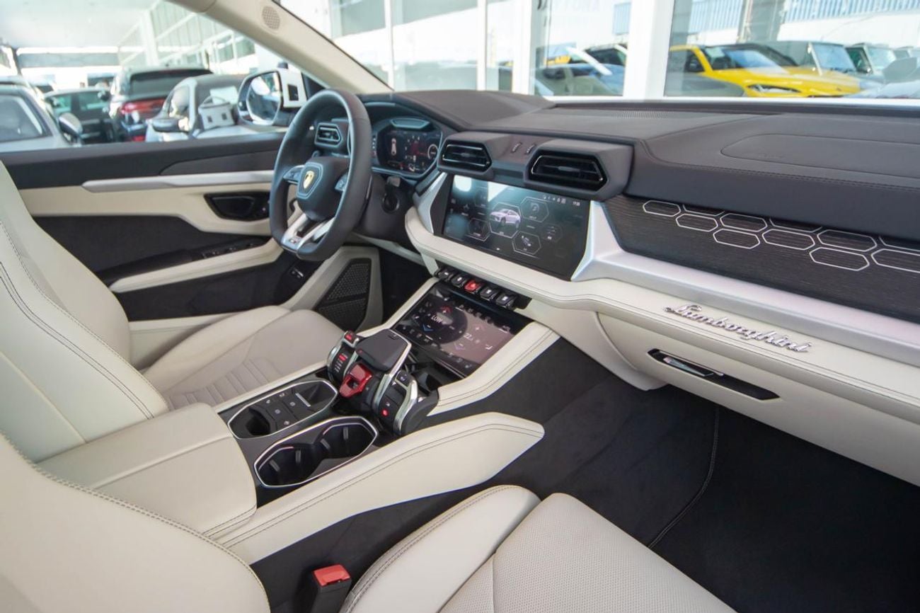 Lamborghini Urus Lamborghini Urus SE | 2025 | 1,200km