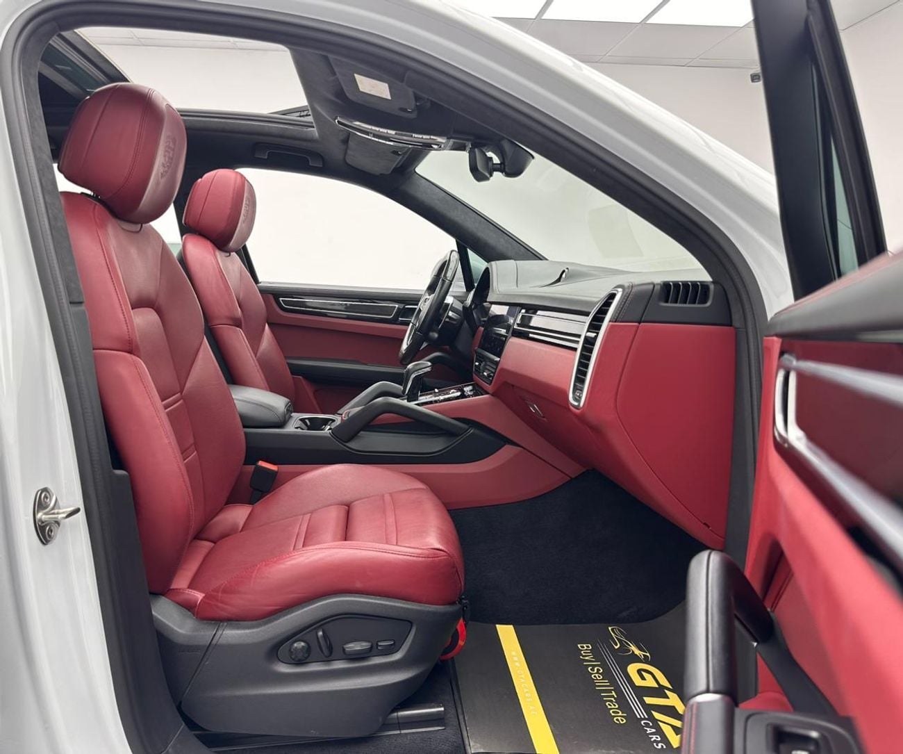 Porsche Cayenne 2022 Porsche Cayenne GTS, Feb/2027 Porsche Warranty, Porsche Full Service History, Excellent Conditi