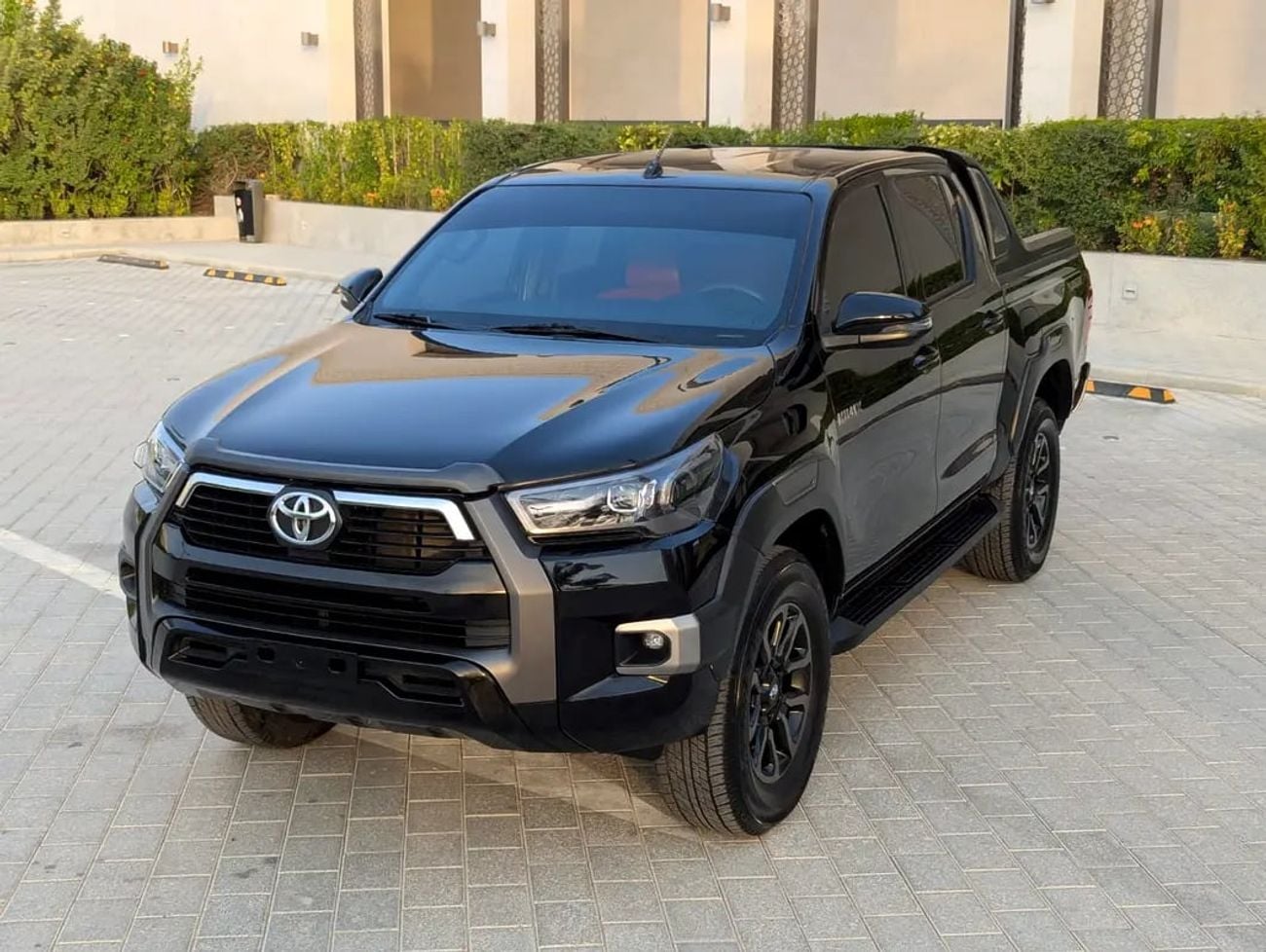 تويوتا هيلوكس Facelifted Adventure GCC Specs