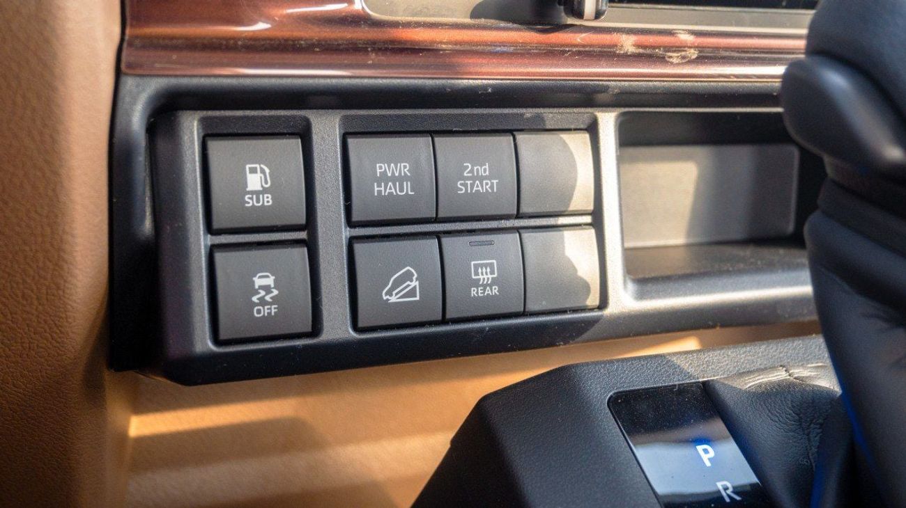 تويوتا لاند كروزر 70 Toyota Land Cruiser LC78 2025 2.8L Diesel 4WD 3 Doors