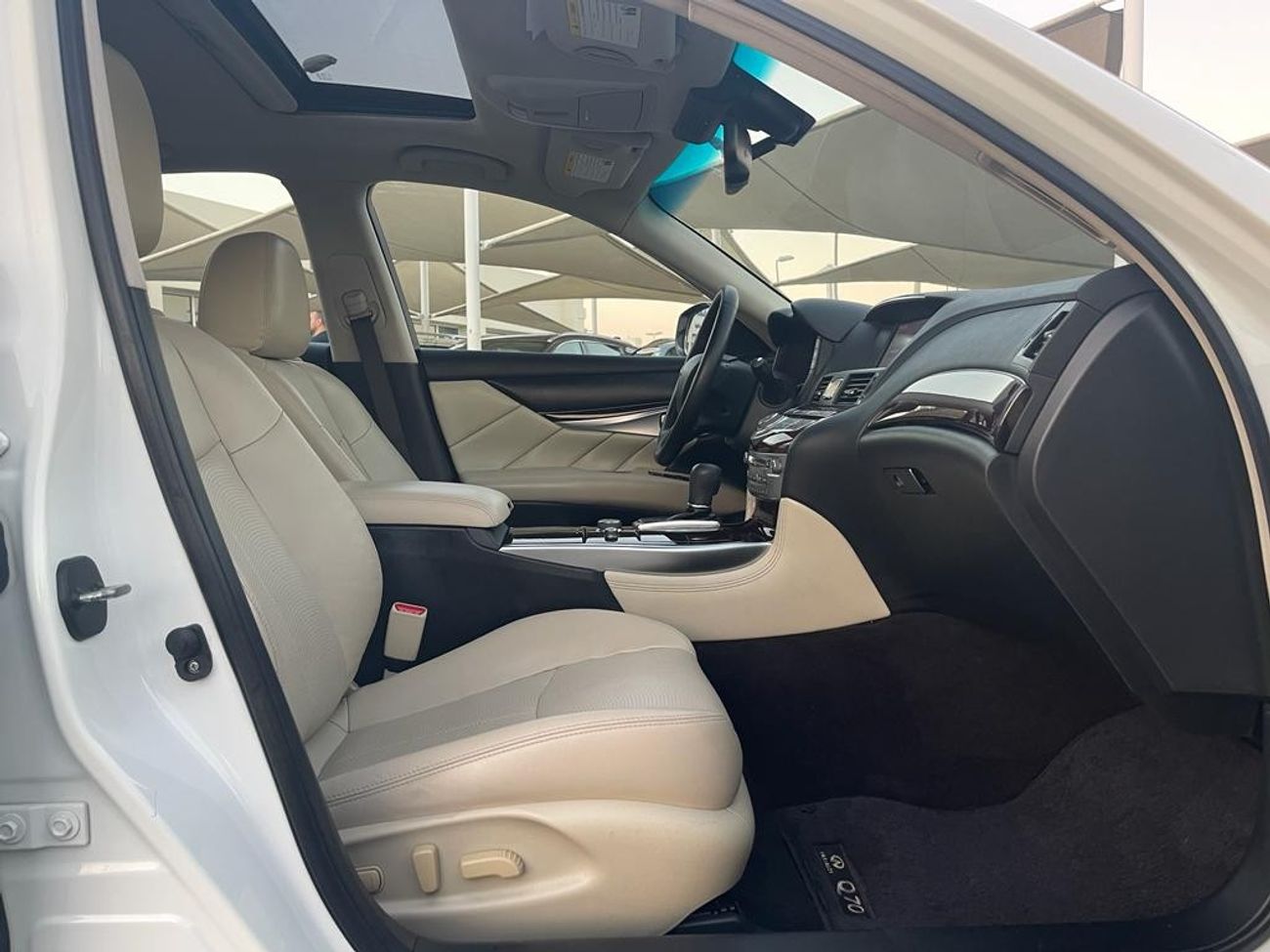 Infiniti Q70 Luxury Infiniti Q70_Gcc_2017_Excellent_Condition _Full option