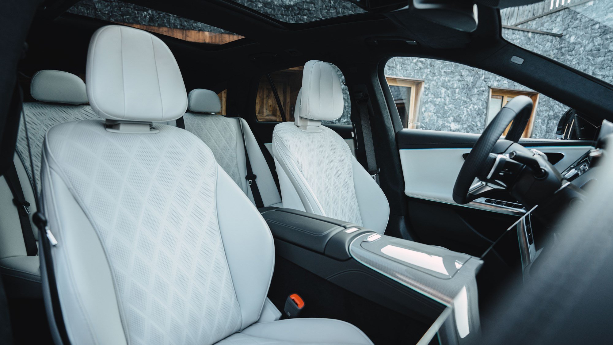 Mercedes-Benz E200 interior - Seats