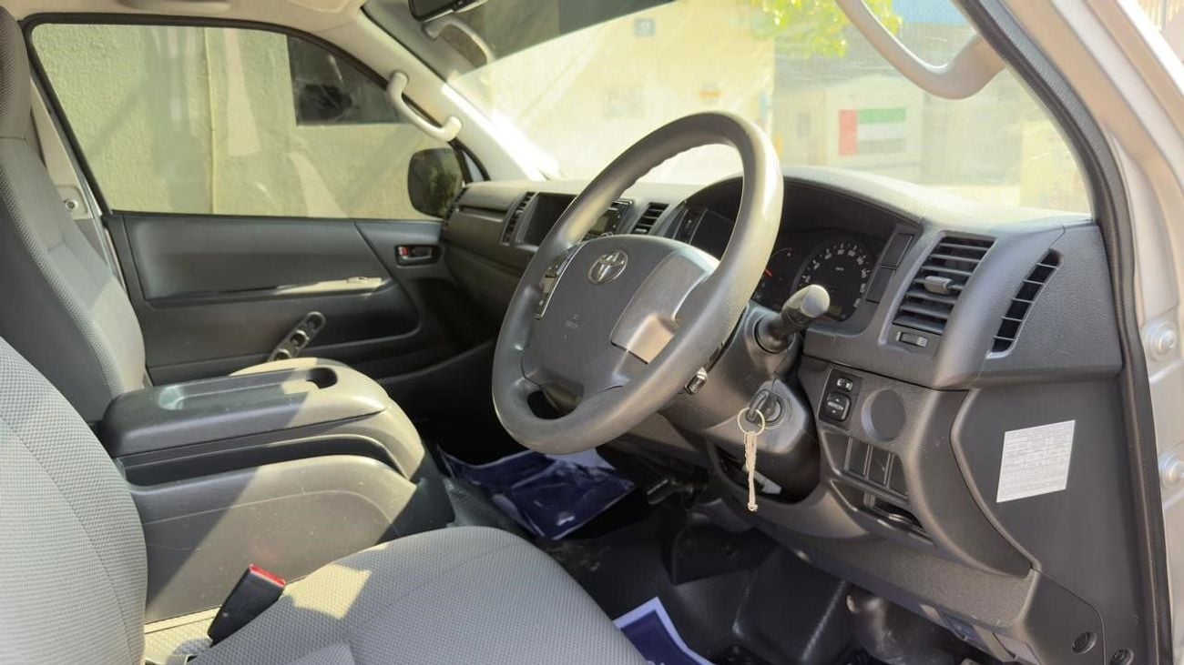 Toyota Hiace 14 SEATER | 2016 | 3.0 DIESEL ENGINE | RHD | 2WD | AUTOMATIC TRANSMISSION