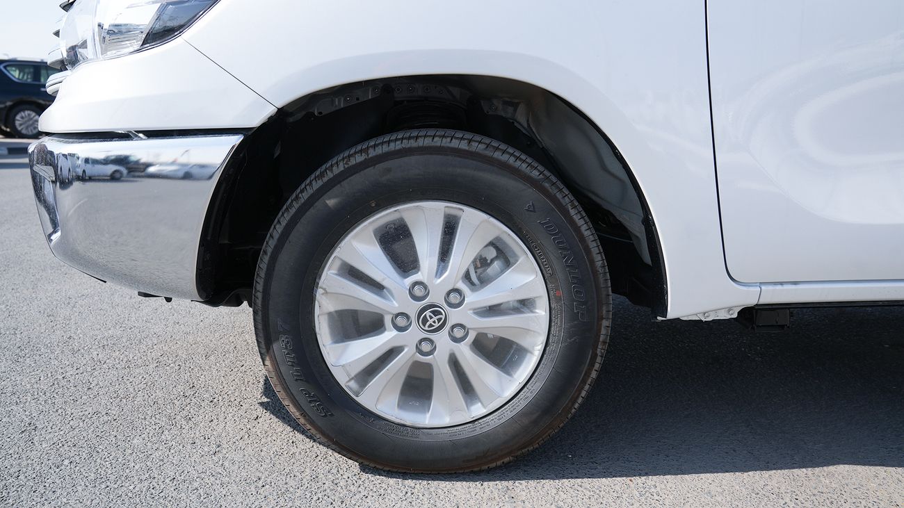 تويوتا هيلوكس SR5