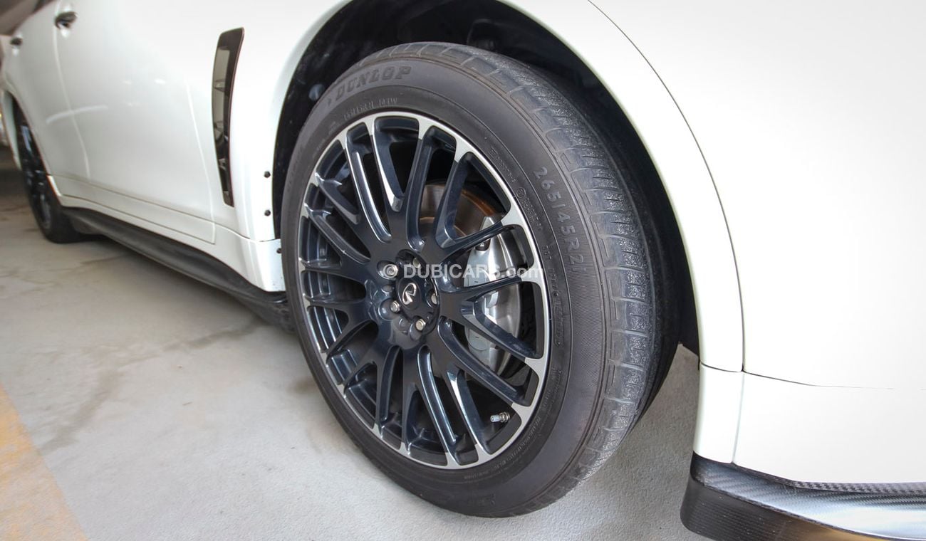 Infiniti QX70 Sebastian Vettel Edition