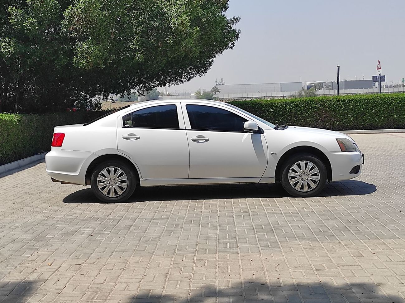 Mitsubishi Galant GLS 2.4L Mitsubishi Gallant 2011 Gcc V4 full automatic