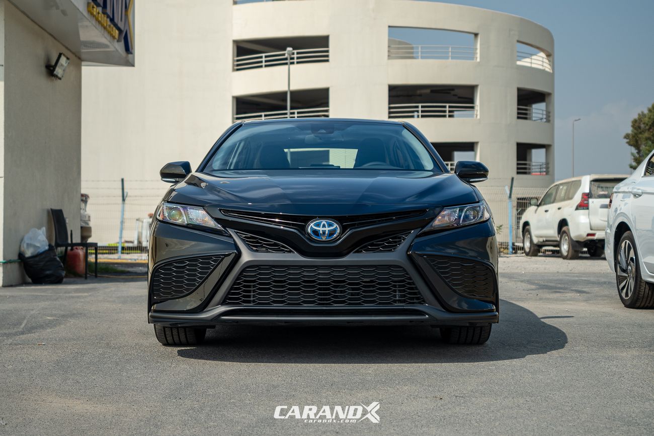Toyota Camry SE Hybrid 2021 Black
