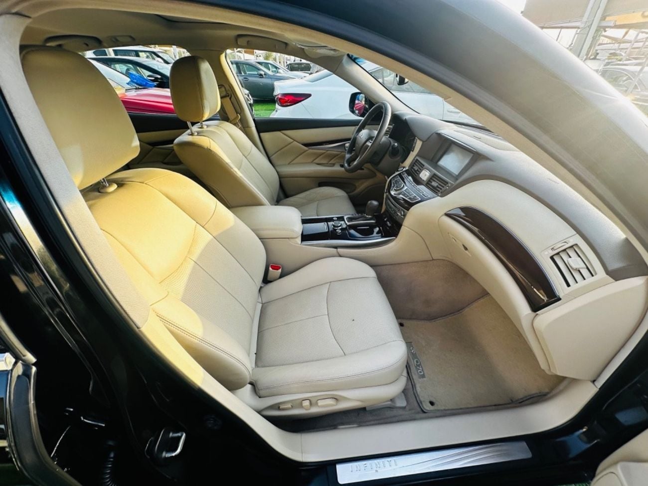 Infiniti Q70 Sports MODEL 2016 GCC CAR PERFECT CONDITION INSIDE AND OUTSIDE FULL OPTION SUN ROOF LEATHER SEATS