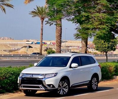 Mitsubishi Outlander GLX 2.4L 744-Monthly l GCC l 4WD , Cruise, Camera l Accident Free | Excellent Condition