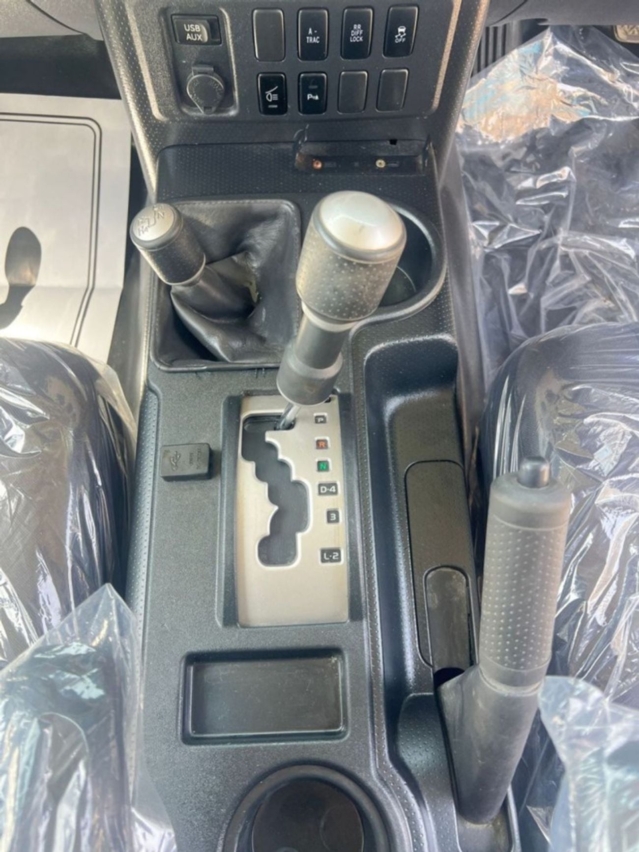 Toyota FJ Cruiser BASE PETROL 4,0 LITER ,RIGHT HAND DRIVE 2012 MODEL