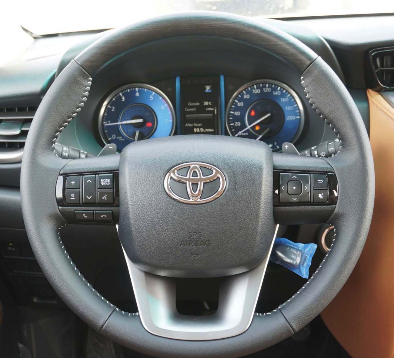 Toyota Fortuner GX2 4X4 2.7L (17" ALY, DUAL AUTO AC)