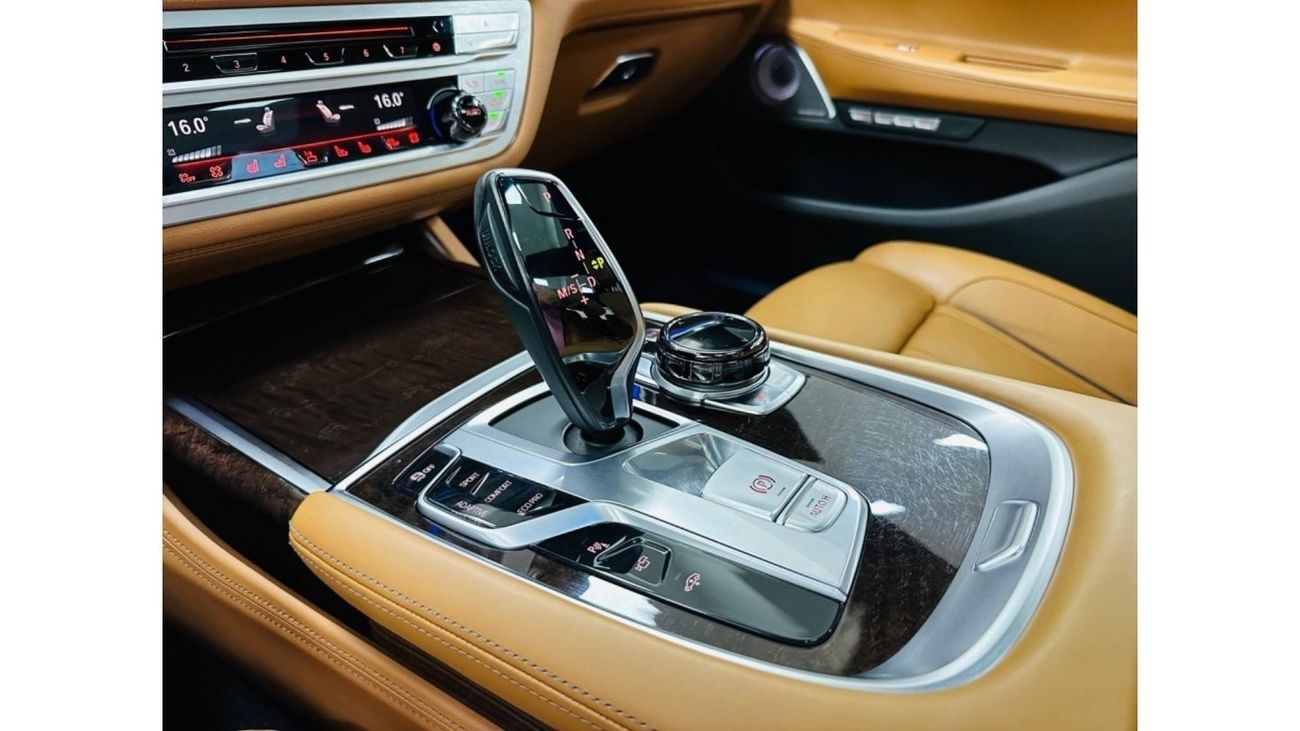 BMW 750Li Luxury Plus GCC .. FSH .. Top Range .. Perfect Condition .. V8 .