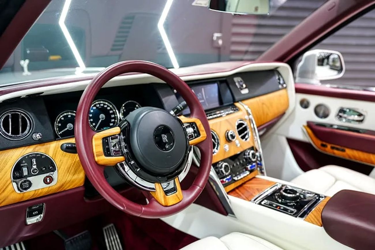 Rolls-Royce Cullinan Bespoke Audio, Rear-Seat Entertainment, Dealer Warranty Till 29/03/2026!!