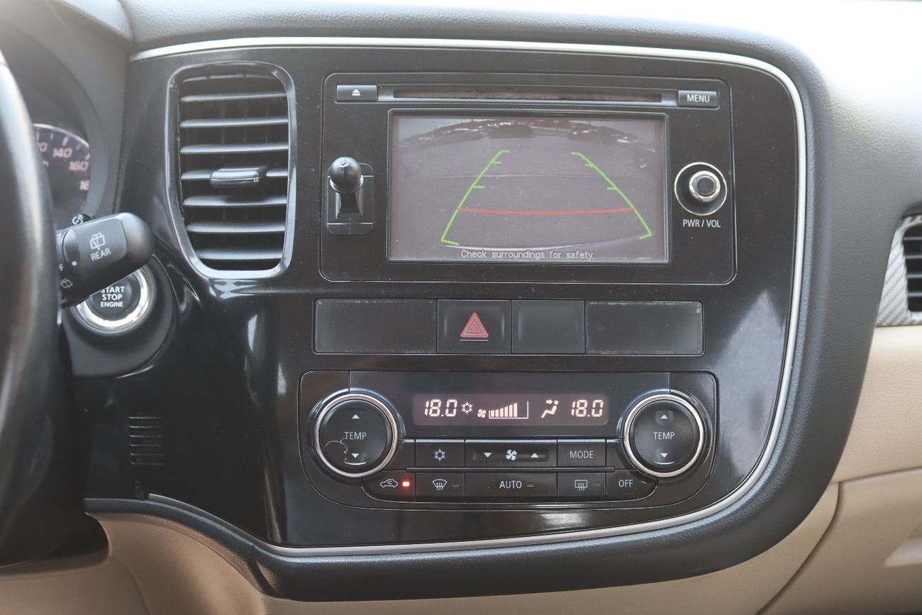 ميتسوبيشي آوتلاندر ميتسوبيشى آوتلاندر 2016-7 مقاعد -  خليجى بحاله ممتازه ممشى 155000 كم بمحرك  2.4L بسعر 30000 درهم