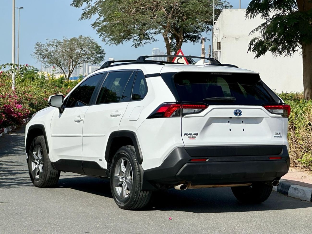 تويوتا راف ٤ XLE-AWD Hybrid Full Option